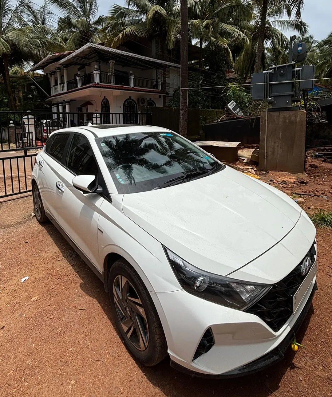 Side profile of the Hyundai i20, a stylish hatchback available for car rentals in Goa.