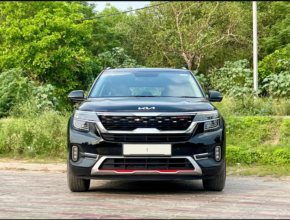 KIA Seltos Automatic with Sunroof - Front view