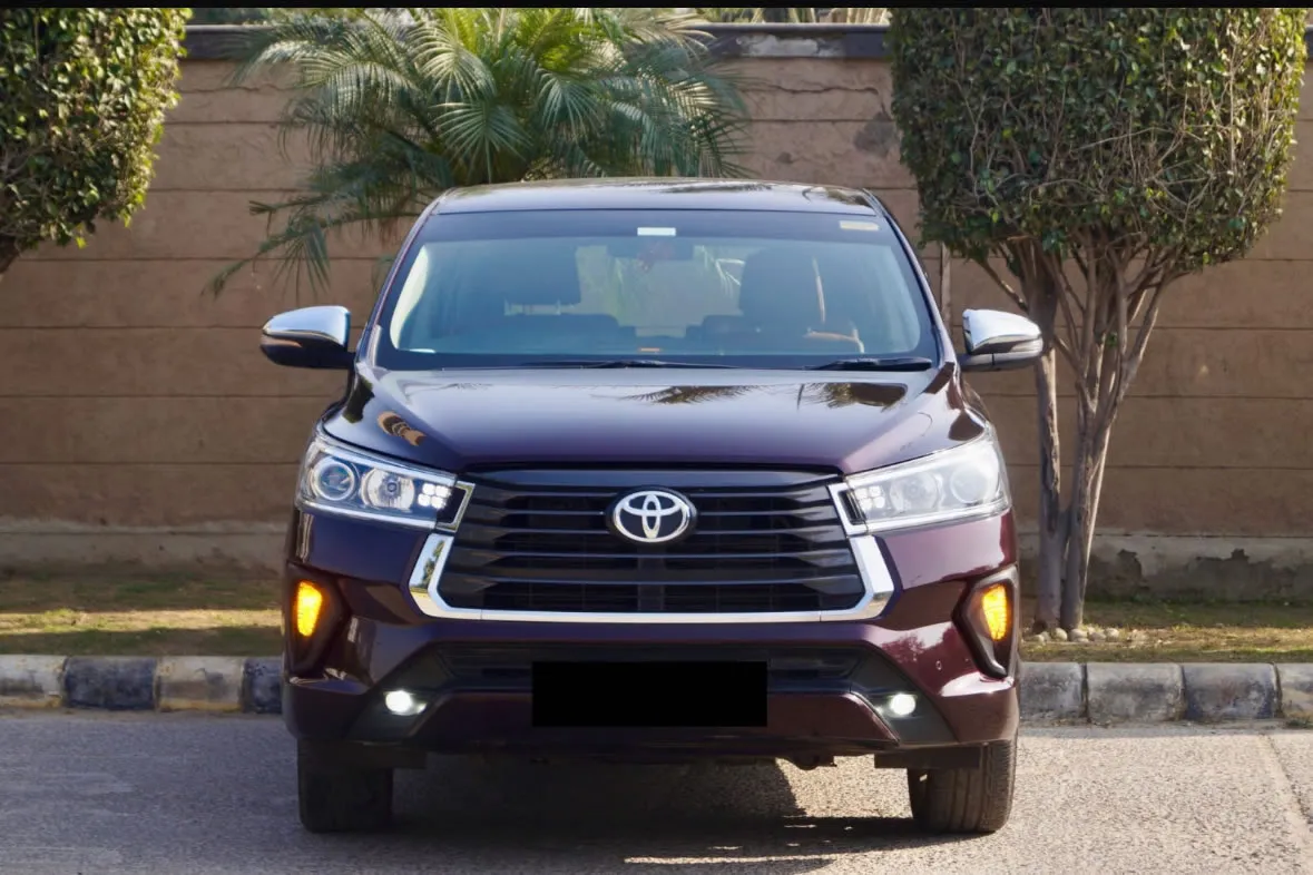 Toyota Innova Crysta Automatic - Front view